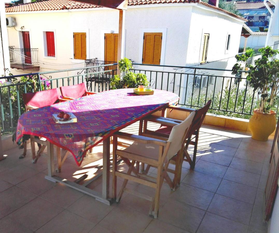 Cosy House In Galaxidi Apartment Exterior foto