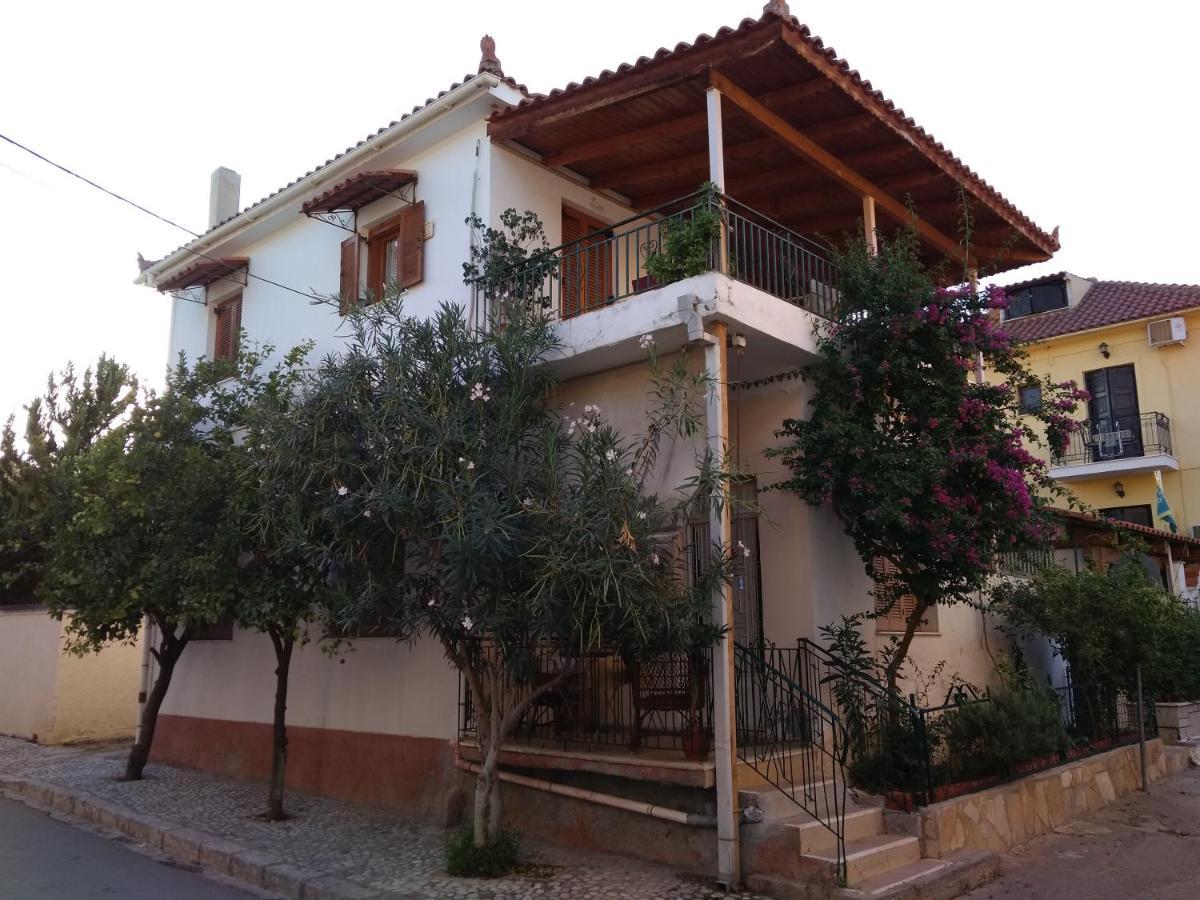 Cosy House In Galaxidi Apartment Exterior foto